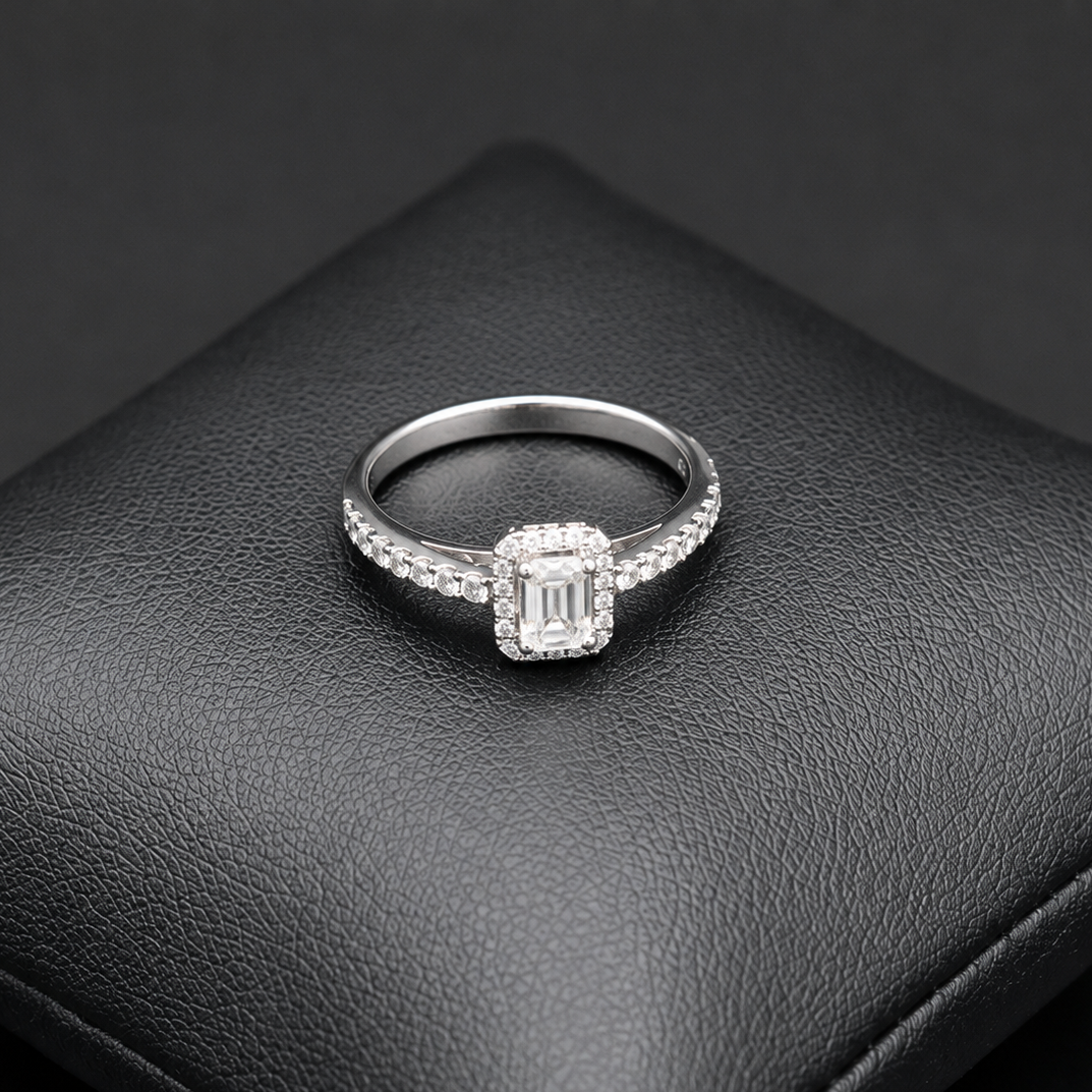 18ct, Clear Stone Ring