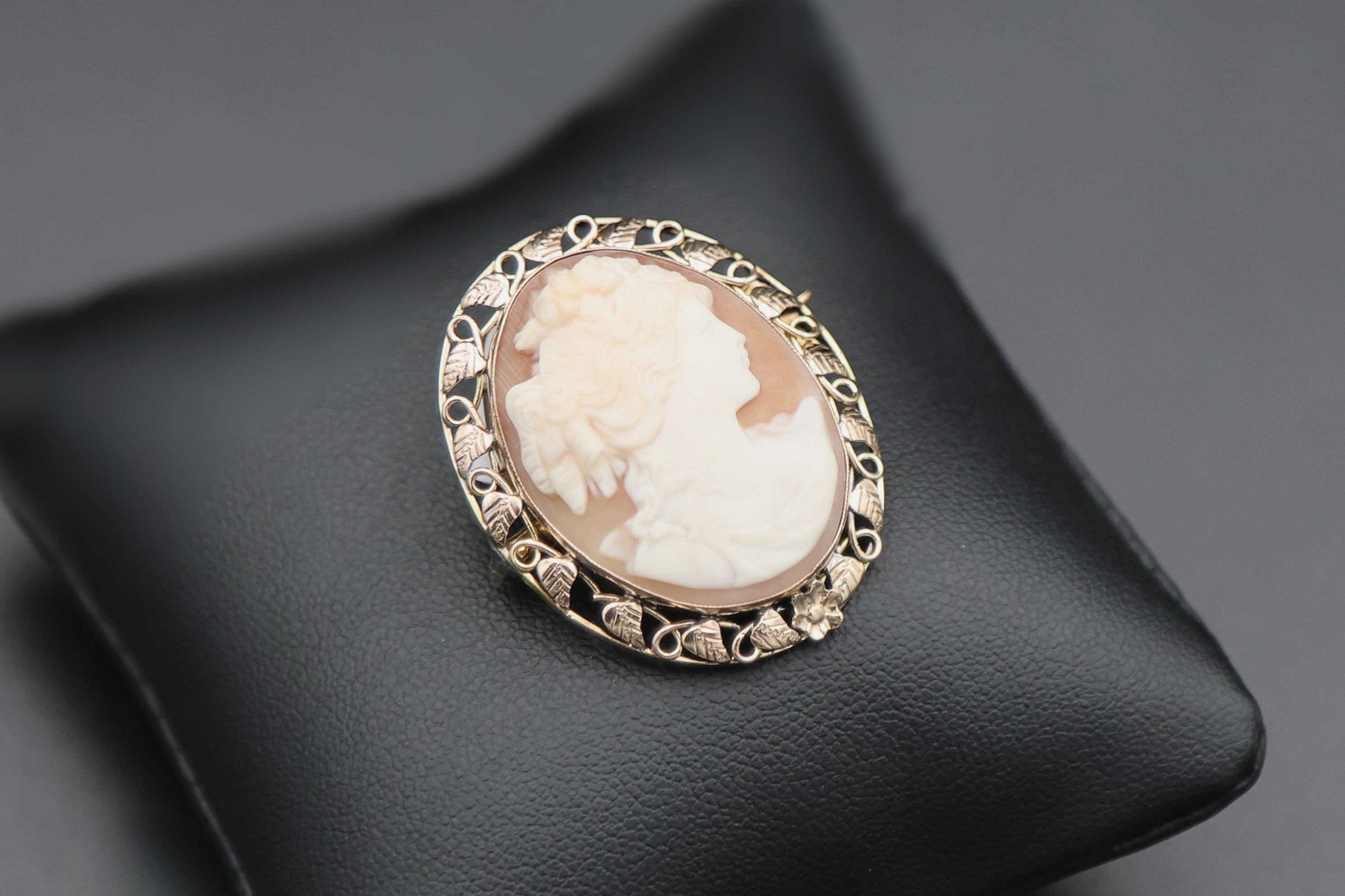 Vintage 9ct, Cameo Brooch