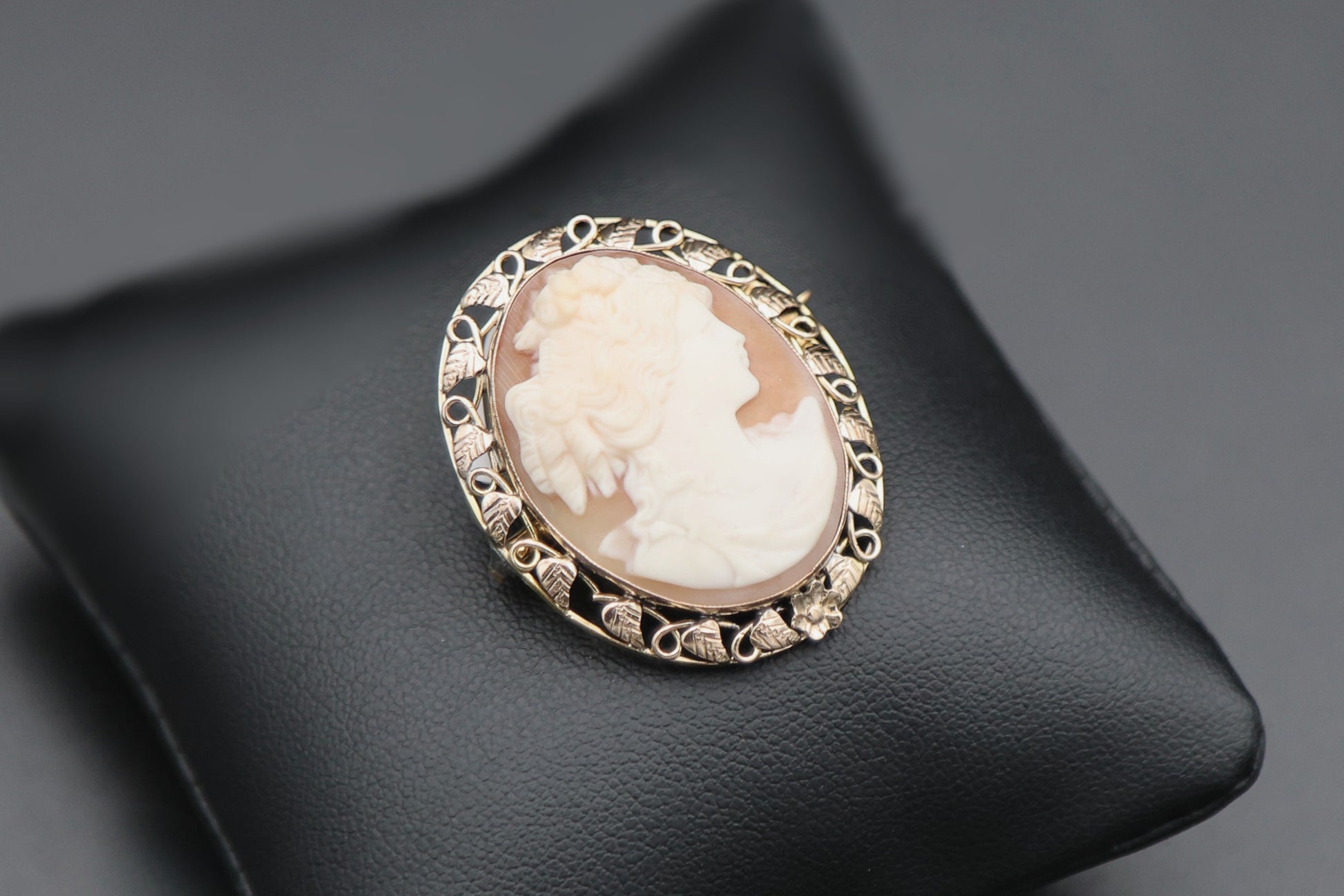 Vintage 9ct, Cameo Brooch